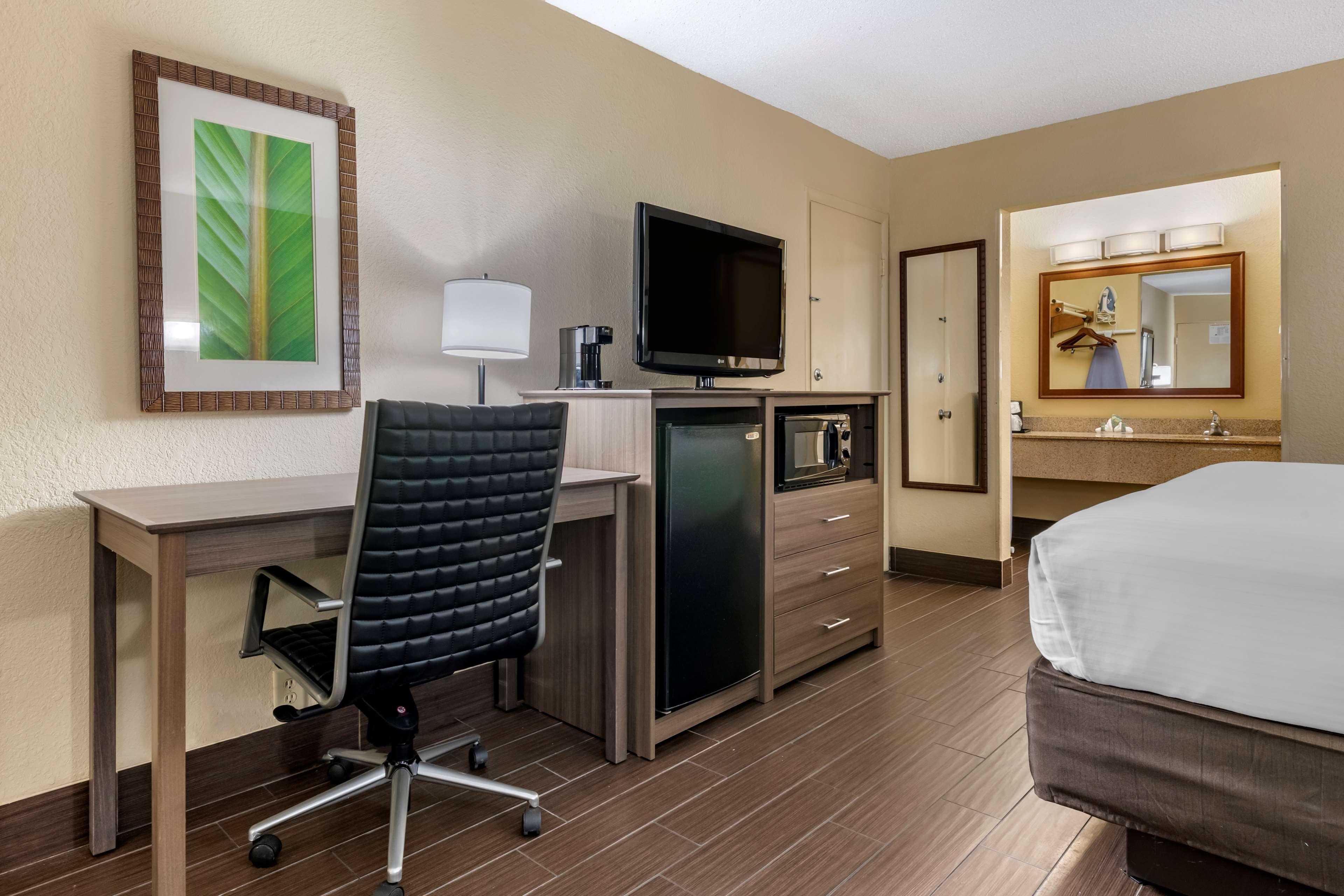 Best Western Downtown Стюарт Екстериор снимка