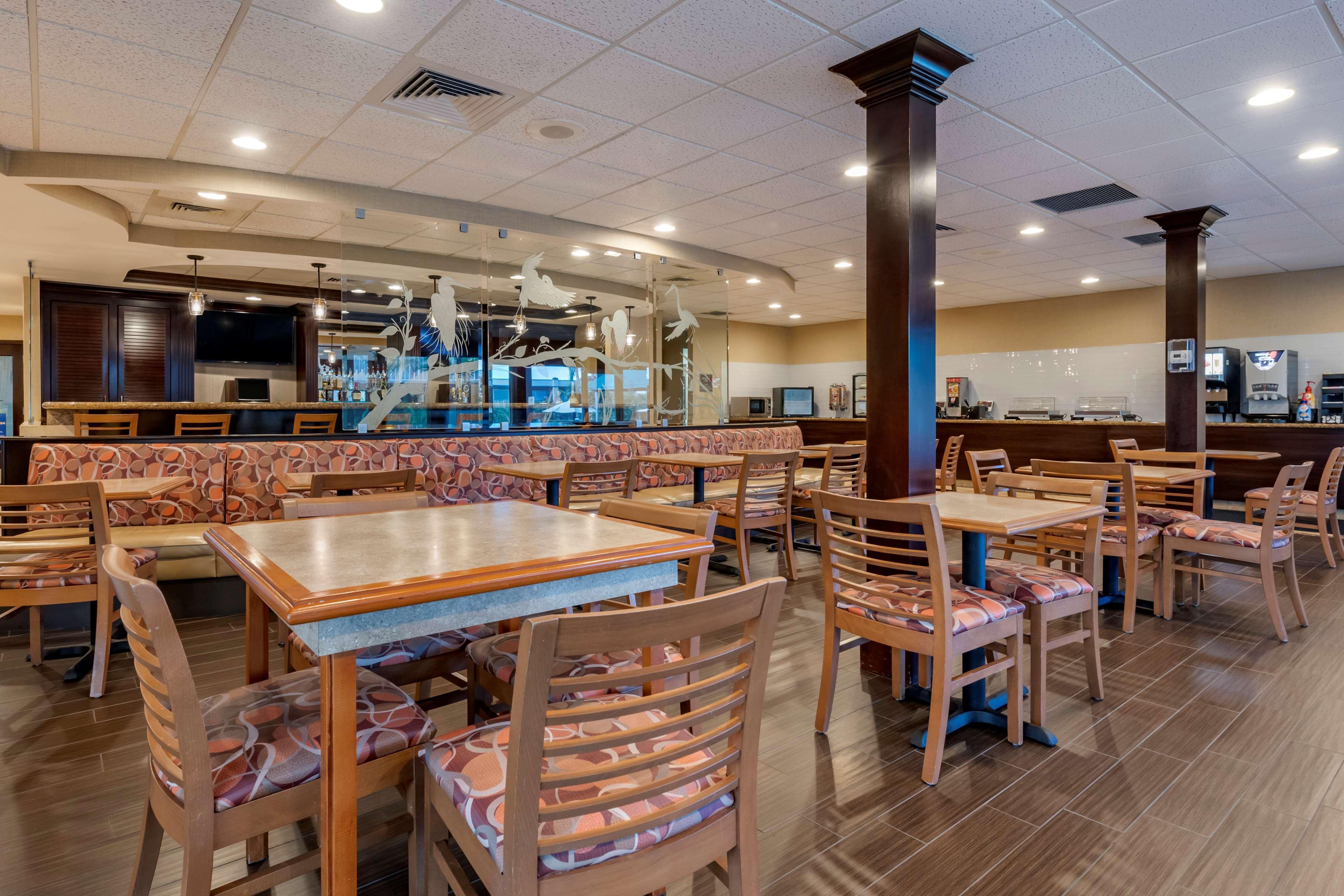 Best Western Downtown Стюарт Екстериор снимка