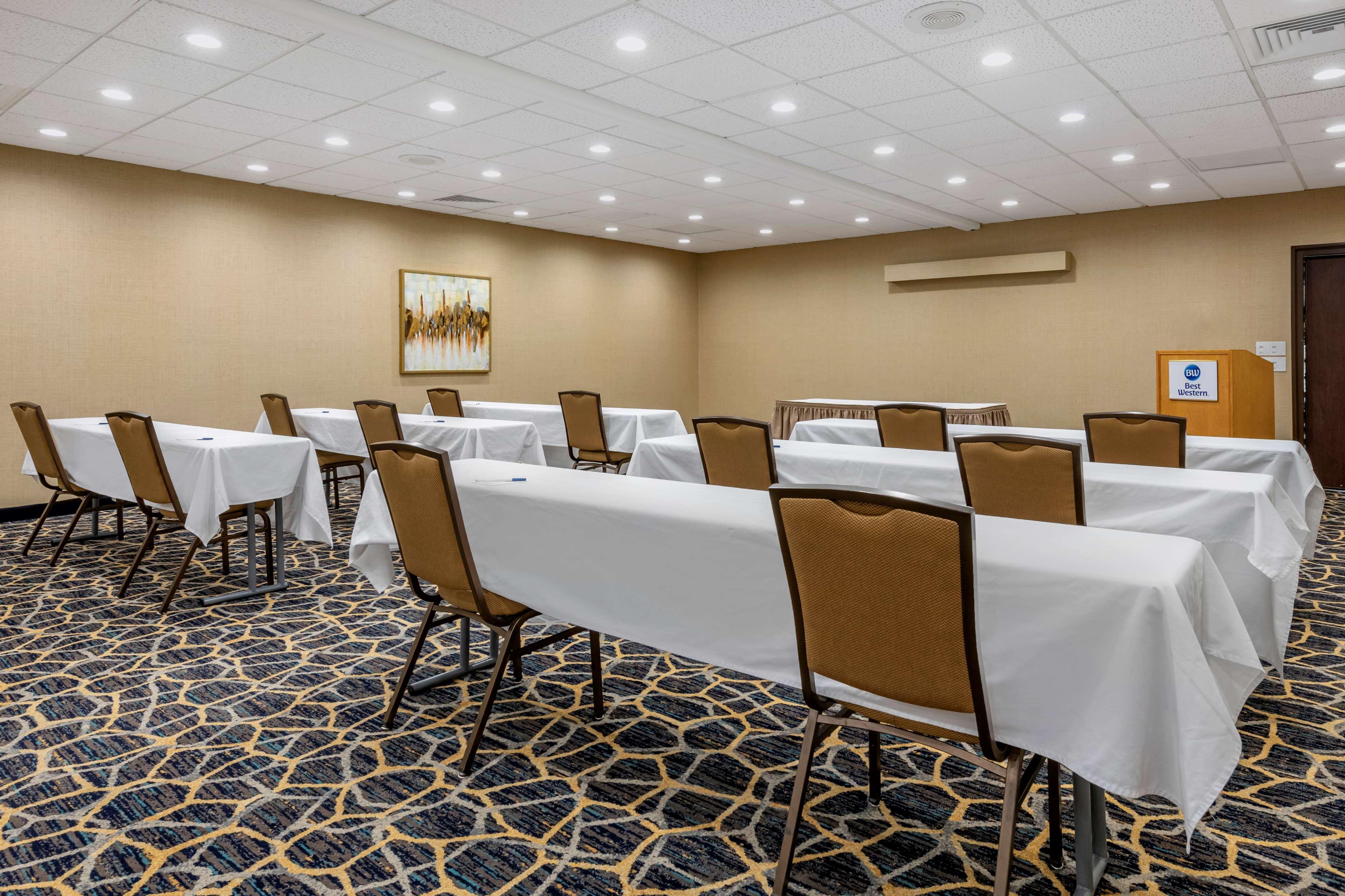 Best Western Downtown Стюарт Екстериор снимка