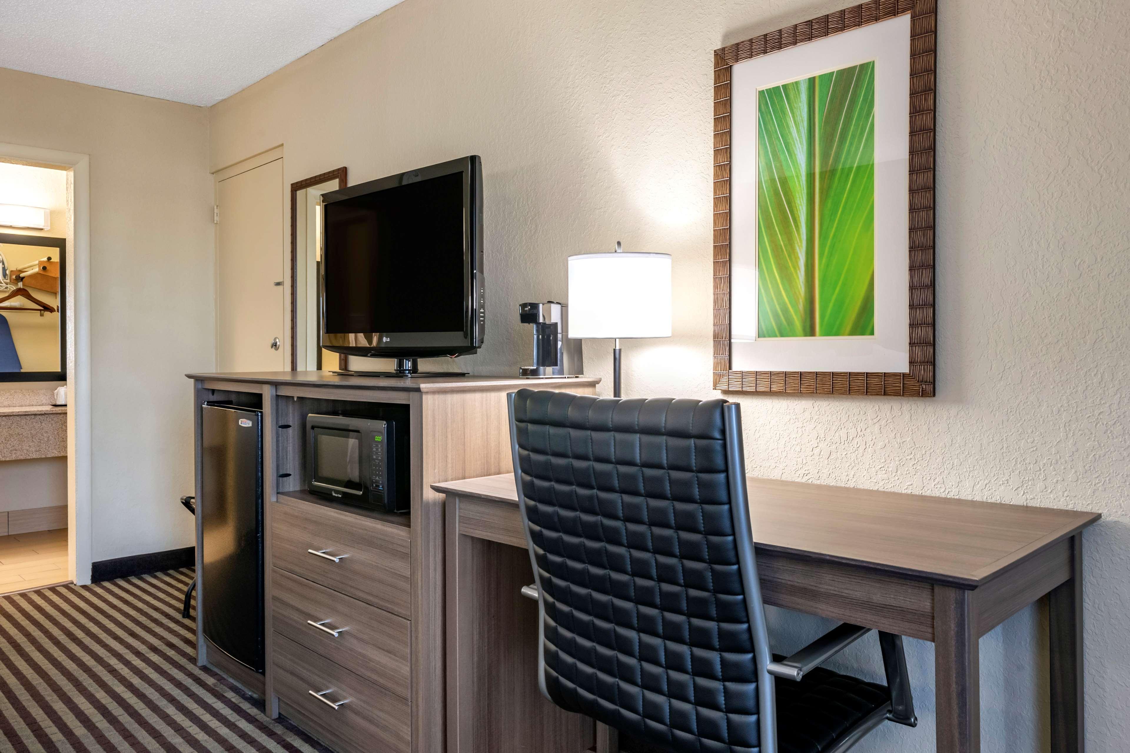 Best Western Downtown Стюарт Екстериор снимка